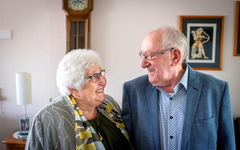 Linze de Jong (95) en Lutske de Jong-de Haan (94) vieren maandag hun platina huwelijk.