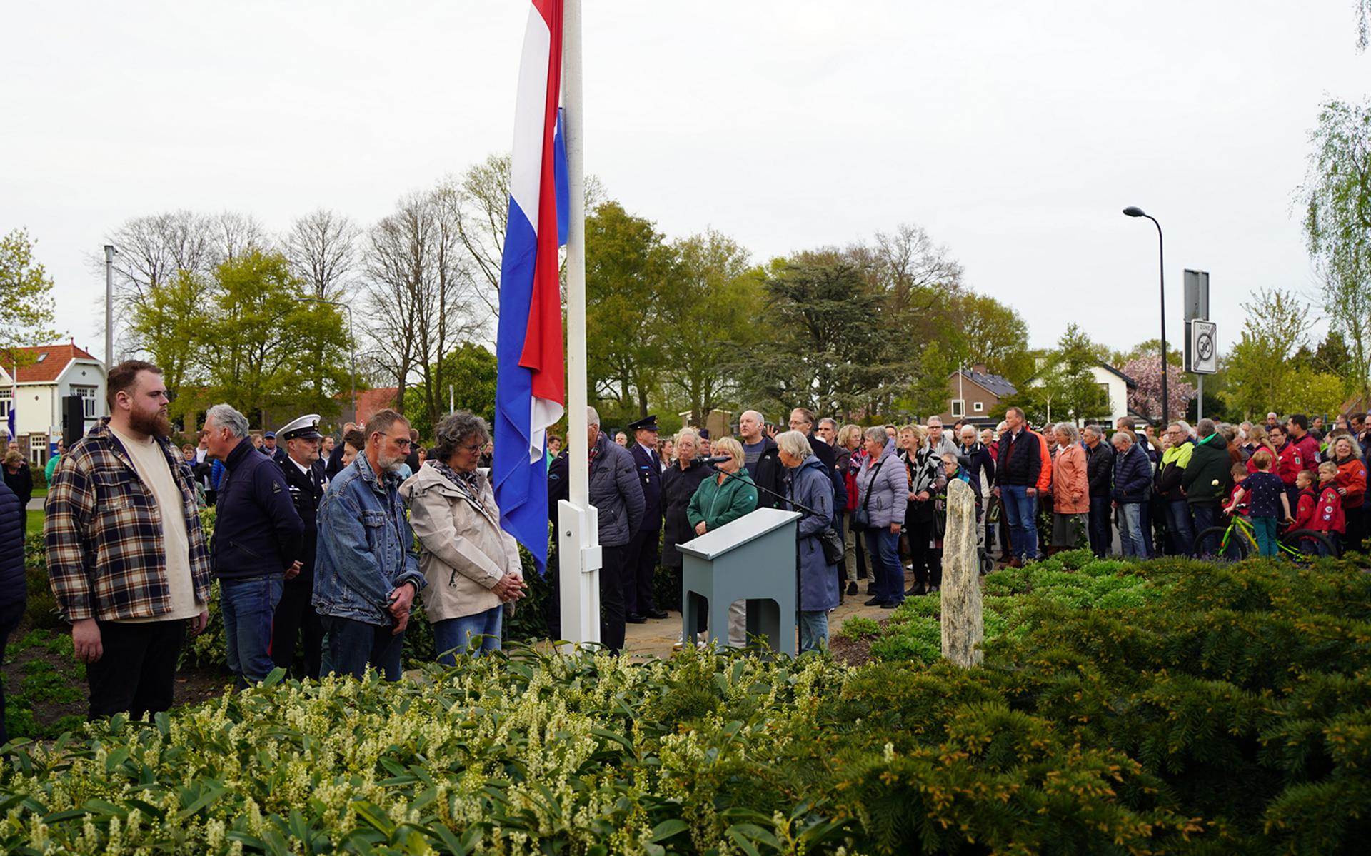 Ook nu weer was er veel belangstelling voor Dodenherdenking bij het oorlogsmonument in Heerenveen.