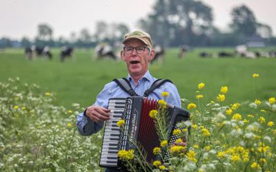 Zingen en Friesland horen bij Wytse Hospes, deelnemer aan de finale van het Ouderensongfestival.