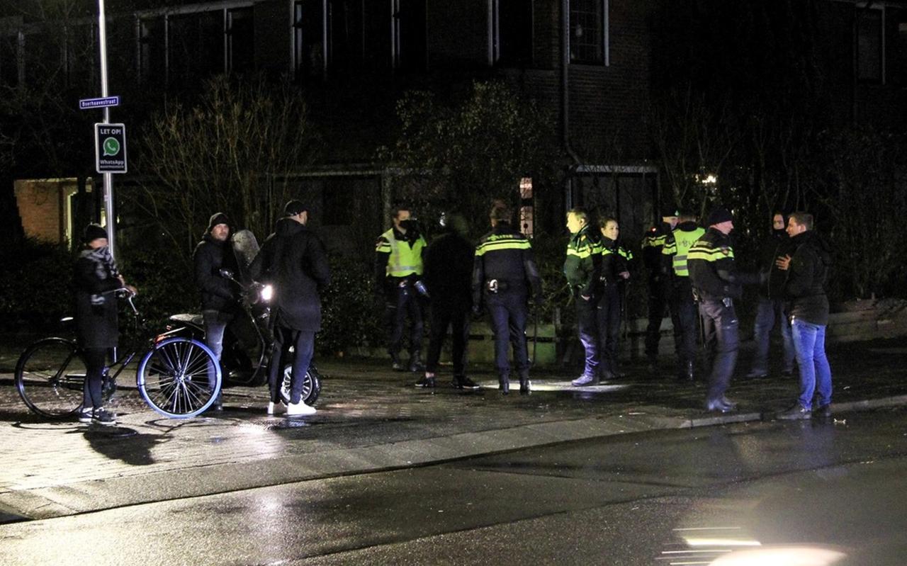 In de woonwijken rodom het Zamenhofpark in Leeuwarden was het dinsdagavond enige tijd onrustig. In de woonwijken rodom het Zamenhofpark in Leeuwarden was het dinsdagavond enige tijd onrustig.