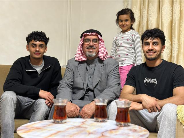 Trailer van de film Klantreis raakt Hasan uit Leeuwarden: ‘Ik had ook nooit van DigiD gehoord’