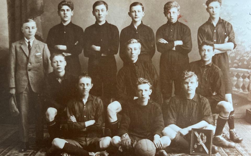 Het elftal Black Boys-voetballers dat in 1925 als tweede eindigde in de tweede klasse.