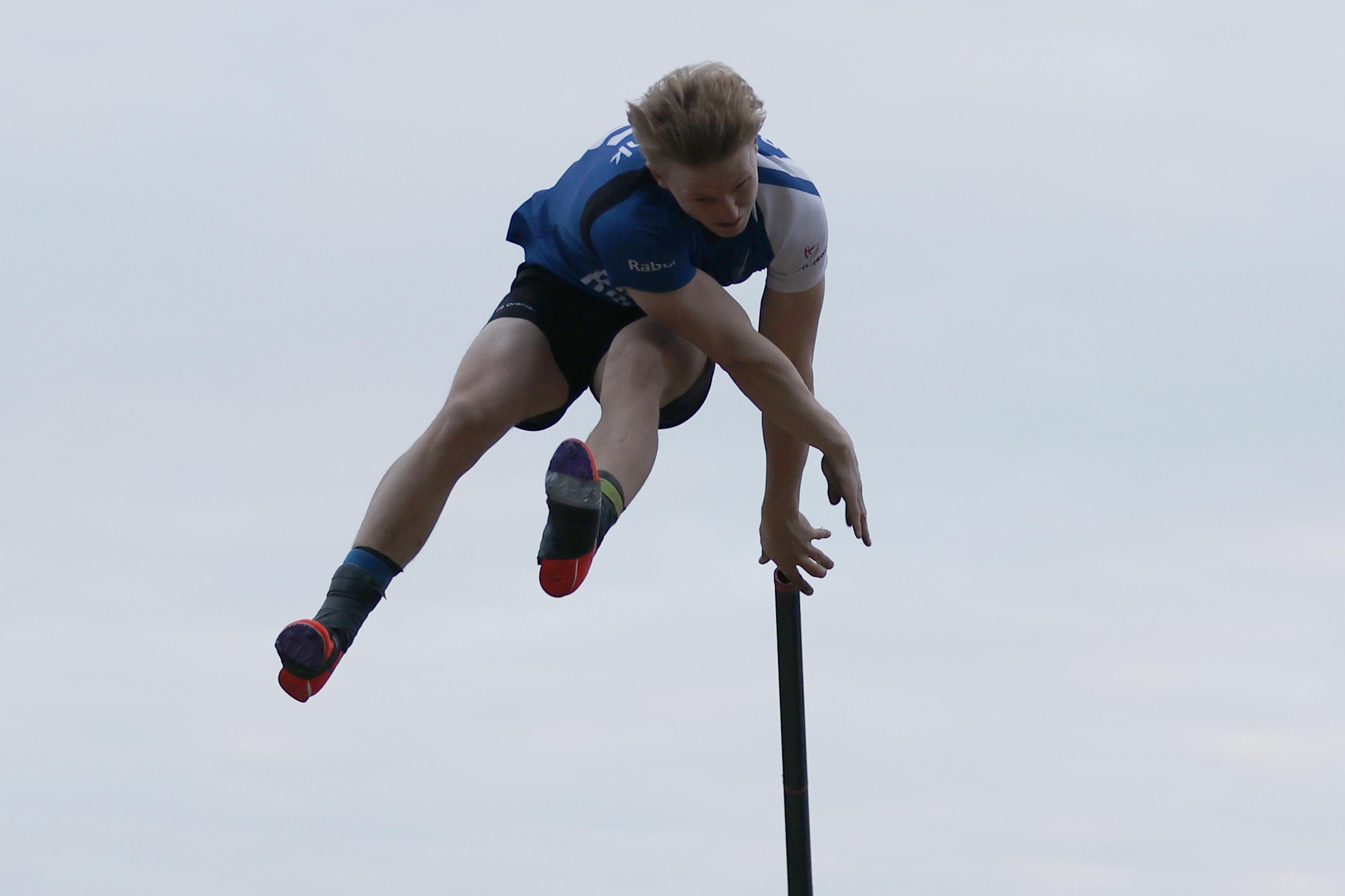 Germ Terpstra deelt eerste speldenprik uit met 20.71 meter