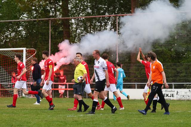 Langweer behoudt kans op promotie met 3-2 tegen FFS