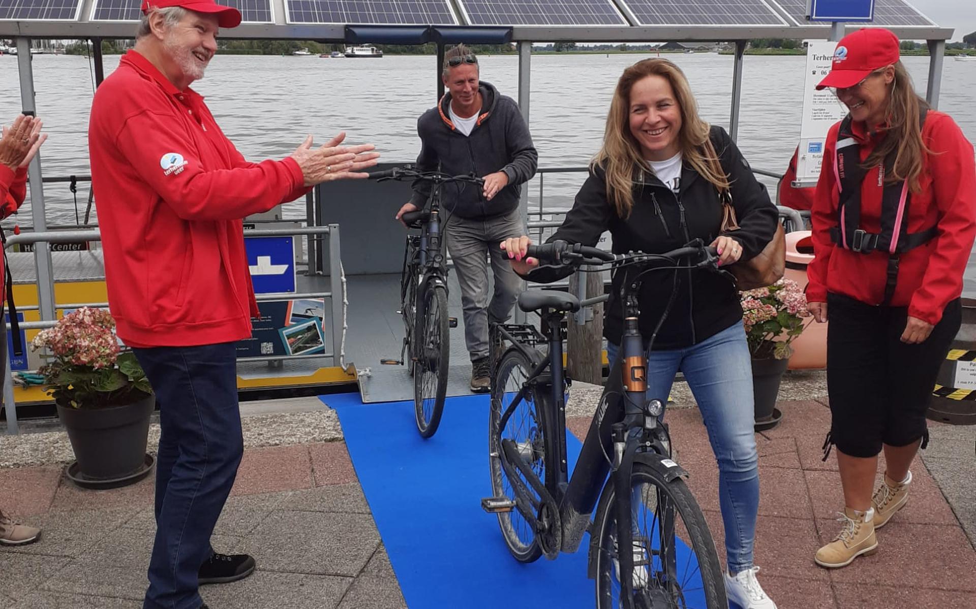 Pontje Fietsa Versa bij Terherne ontvangt 160.000ste passagier