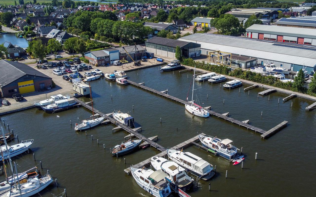 Met een vloot van rond de dertig jachten is Centerpoint Charters in Heeg een van de grotere verhuurbedrijven in Friesland.
