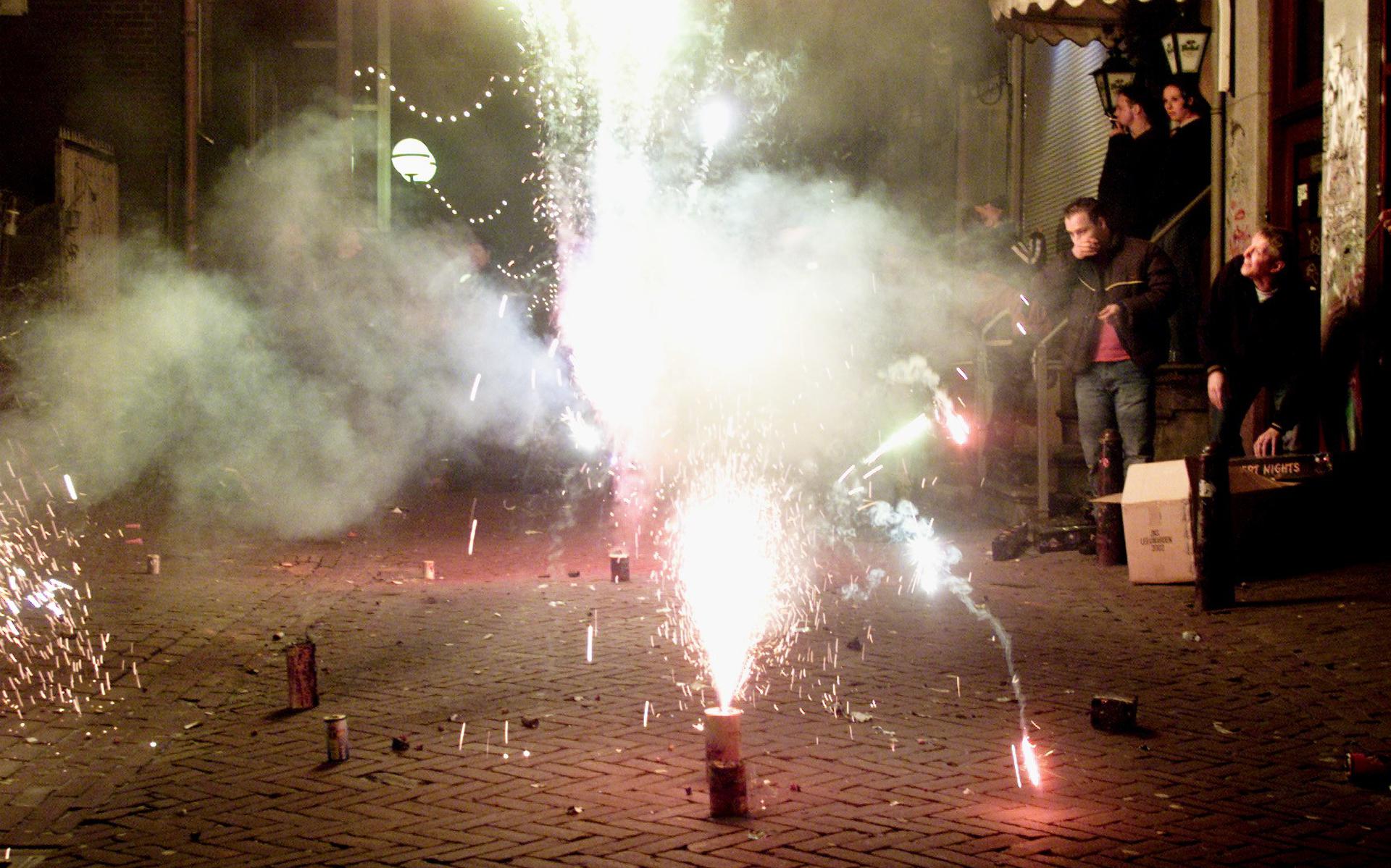 De Politie In Leeuwarden Nam 1070 Kilo Vuurwerk In Beslag En Schreef 26 ...