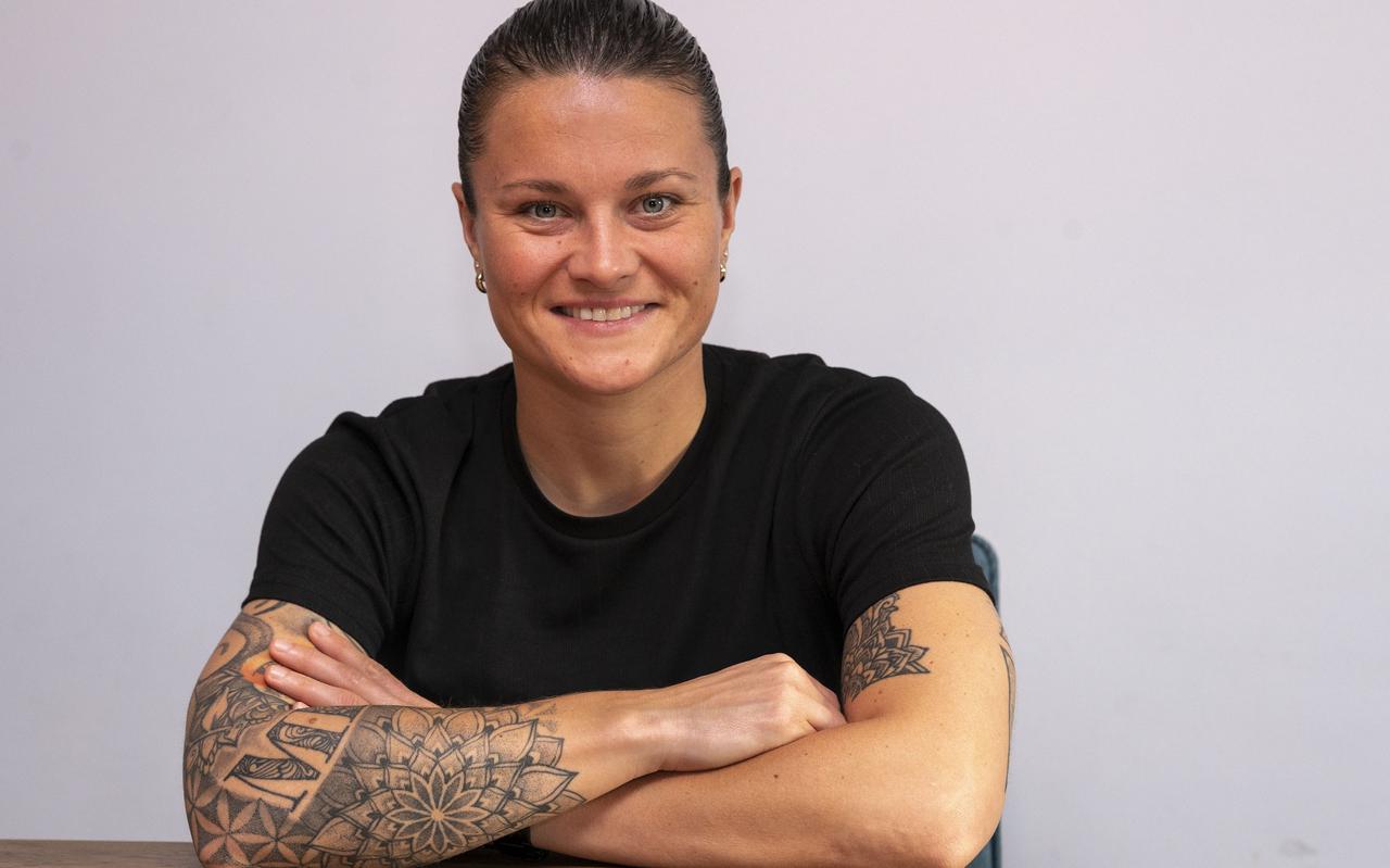 LC-columniste Sherida Spitse, aanvoerster van het Nederlands vrouwenteam: 'Het is jammer en onbegrijpelijk dat aanvoerders op het WK de OneLove-band niet mogen dragen'. LC-columniste Sherida Spitse, aanvoerster van het Nederlands vrouwenteam: 'Het is jammer en onbegrijpelijk dat aanvoerders op het WK de OneLove-band niet mogen dragen'.