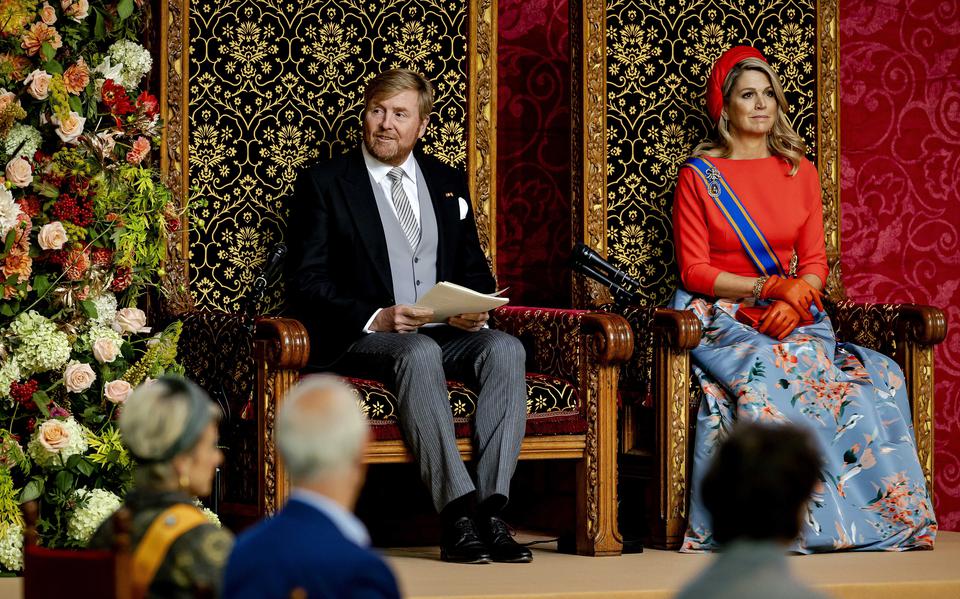 Koning Willem-Alexander leest de Troonrede voor in de Grote Kerk.  