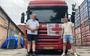 Chauffeurs Jan en Feddo Ypma uit Tzum, deze zomer bij een depot in Irpin. Ook bij deze actie van LC en DvhN is Ypma nauw betrokken