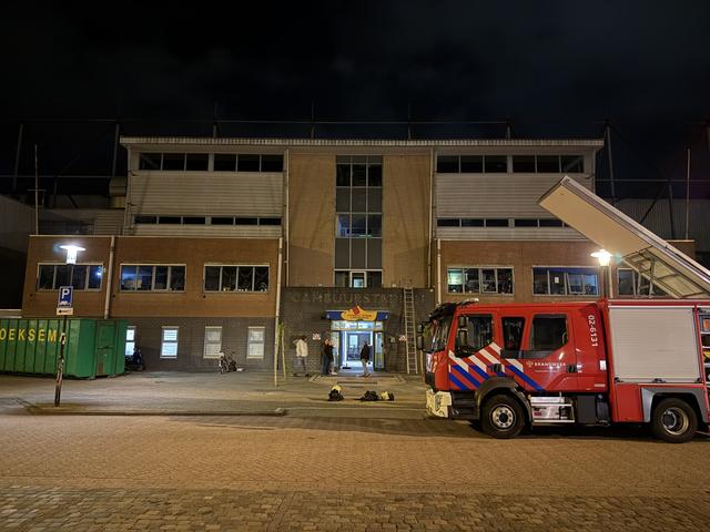 Brand in oude Cambuurstadion in Leeuwarden. ‘Ze staan op camera’