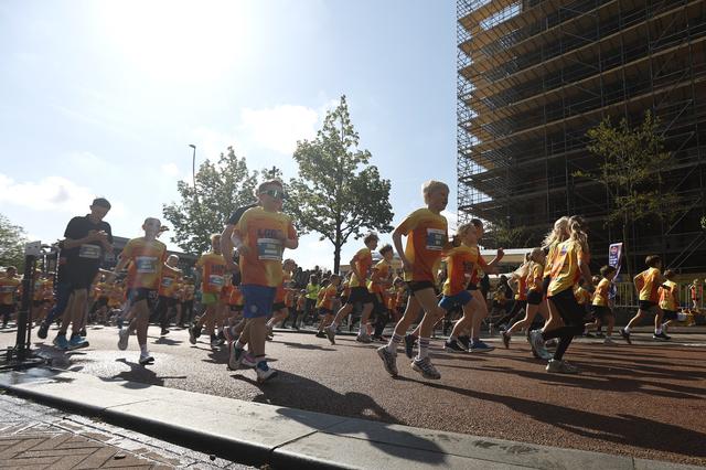 Organisatie Loop Leeuwarden tevreden: ‘We hebben 14.000 mensen lachend over de finish gekregen’
