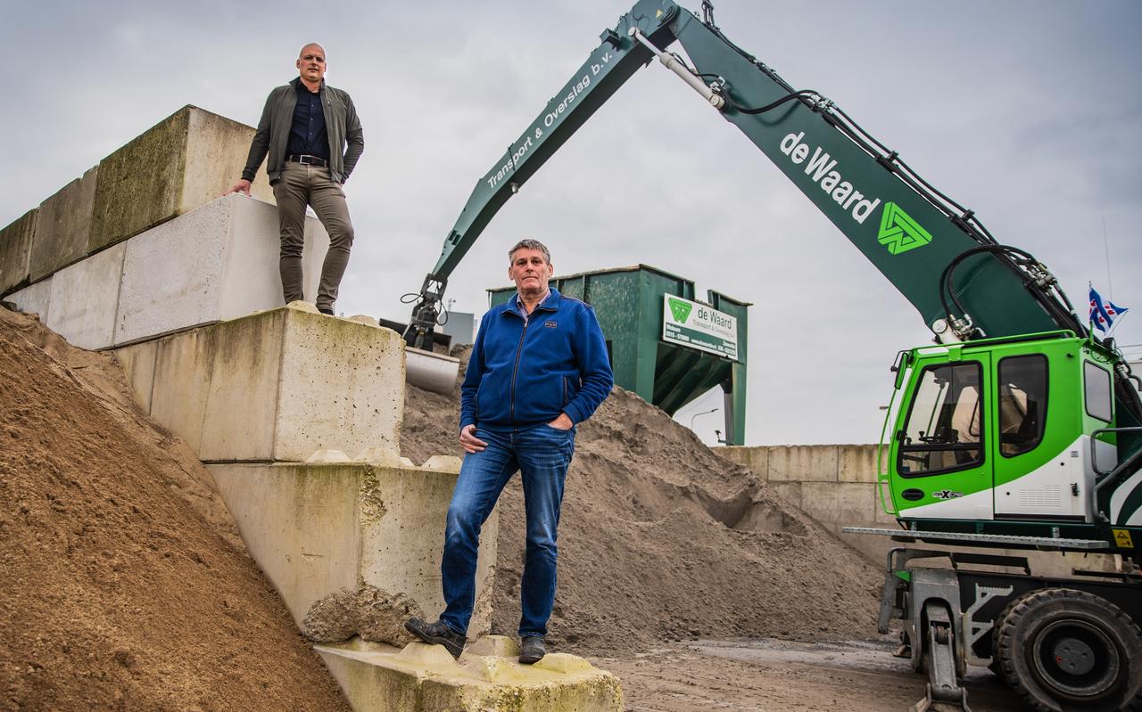 Willem Dijkstra (boven) en Bennie van den Berg van De Waard Grondverzet. Willem Dijkstra (boven) en Bennie van den Berg van De Waard Grondverzet.