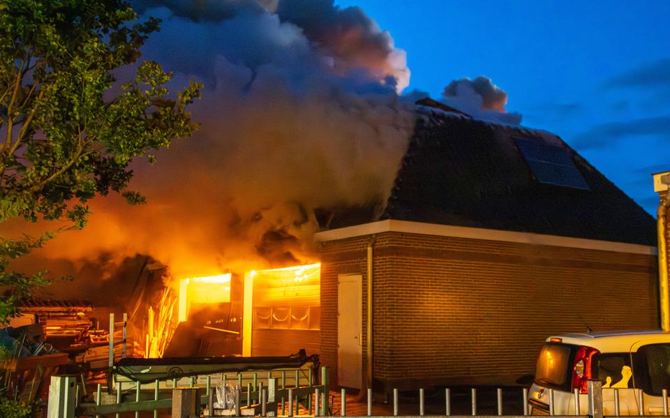 In Heerenveen is brand uitgebroken in een garage.