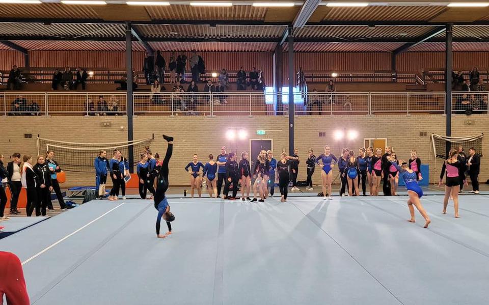 Sportwedstrijd in MFC Nieuw Maggenheim in Makkum. 