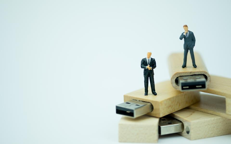 Privacygevoelige gegevens op een usb-stick zetten kan helpen hackers buiten de deur te houden. FOTO SHUTTERSTOCK