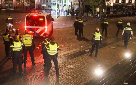 Inzet van de politie en de mobiele eenheid in het centrum van Leeuwarden, afgelopen november. 