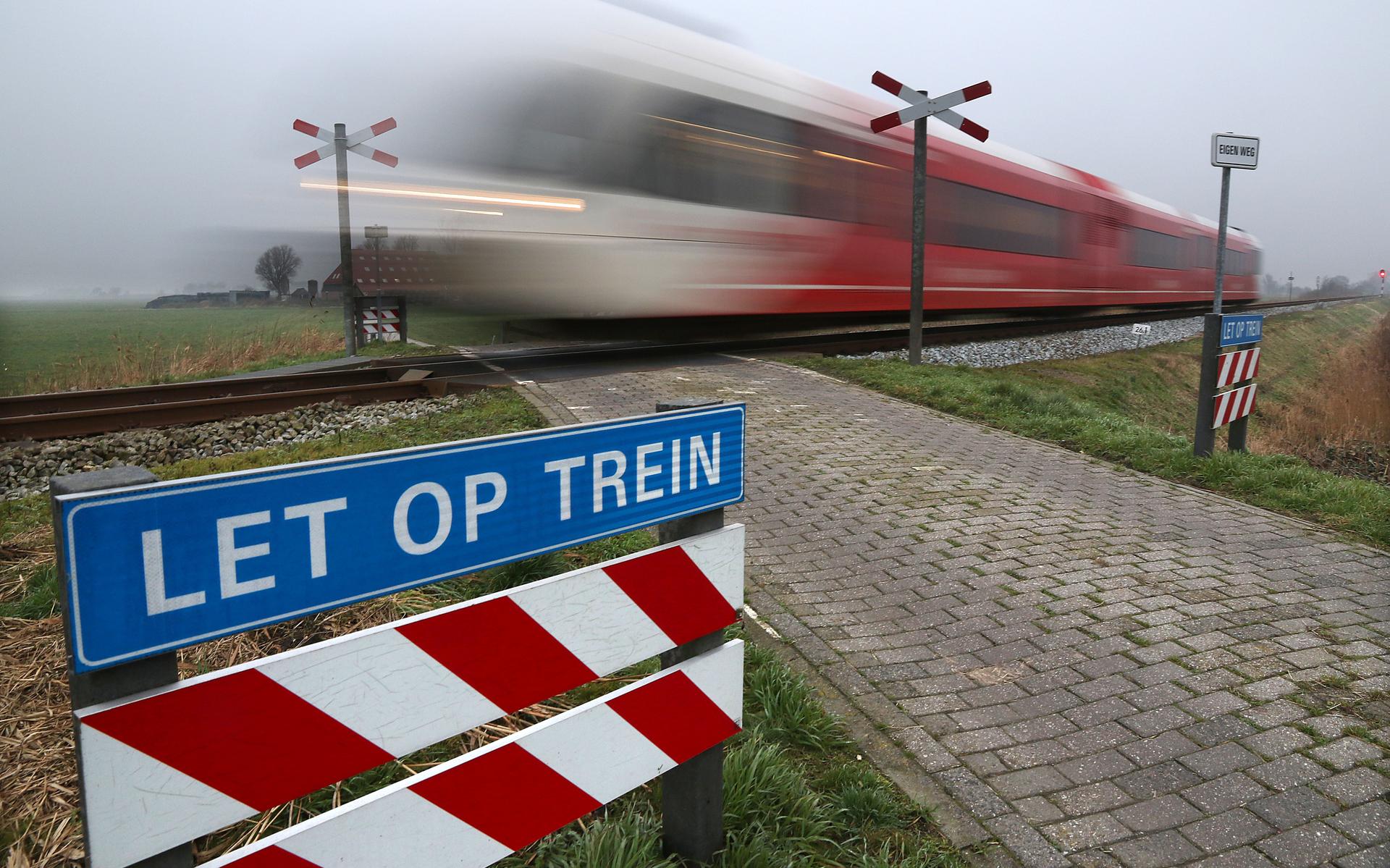 Opheffen spoorwegovergang treft bedrijf in IJlst