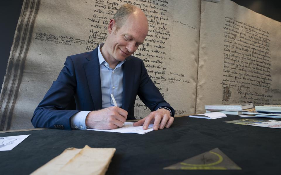 Wetenschapshistoricus Arjen Dijkstra, directeur van Tresoar, maakt het havo-eindexamen geschiedenis.  