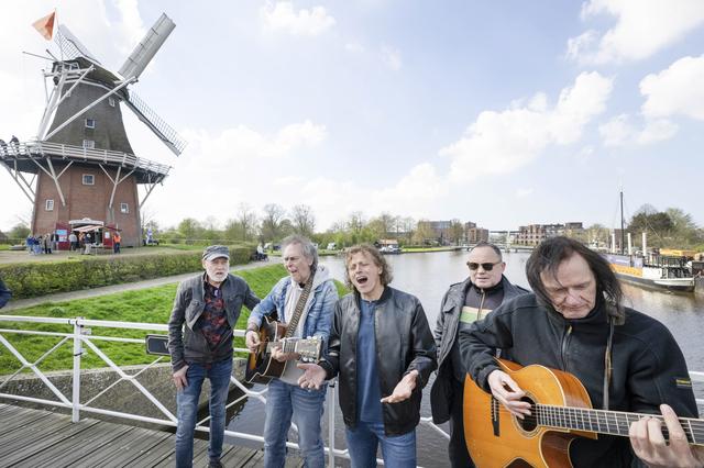 De Kast is de slotact op Koningsdag in Dokkum, op verzoek van het koningspaar. ‘Ik moat him yn ’86 y