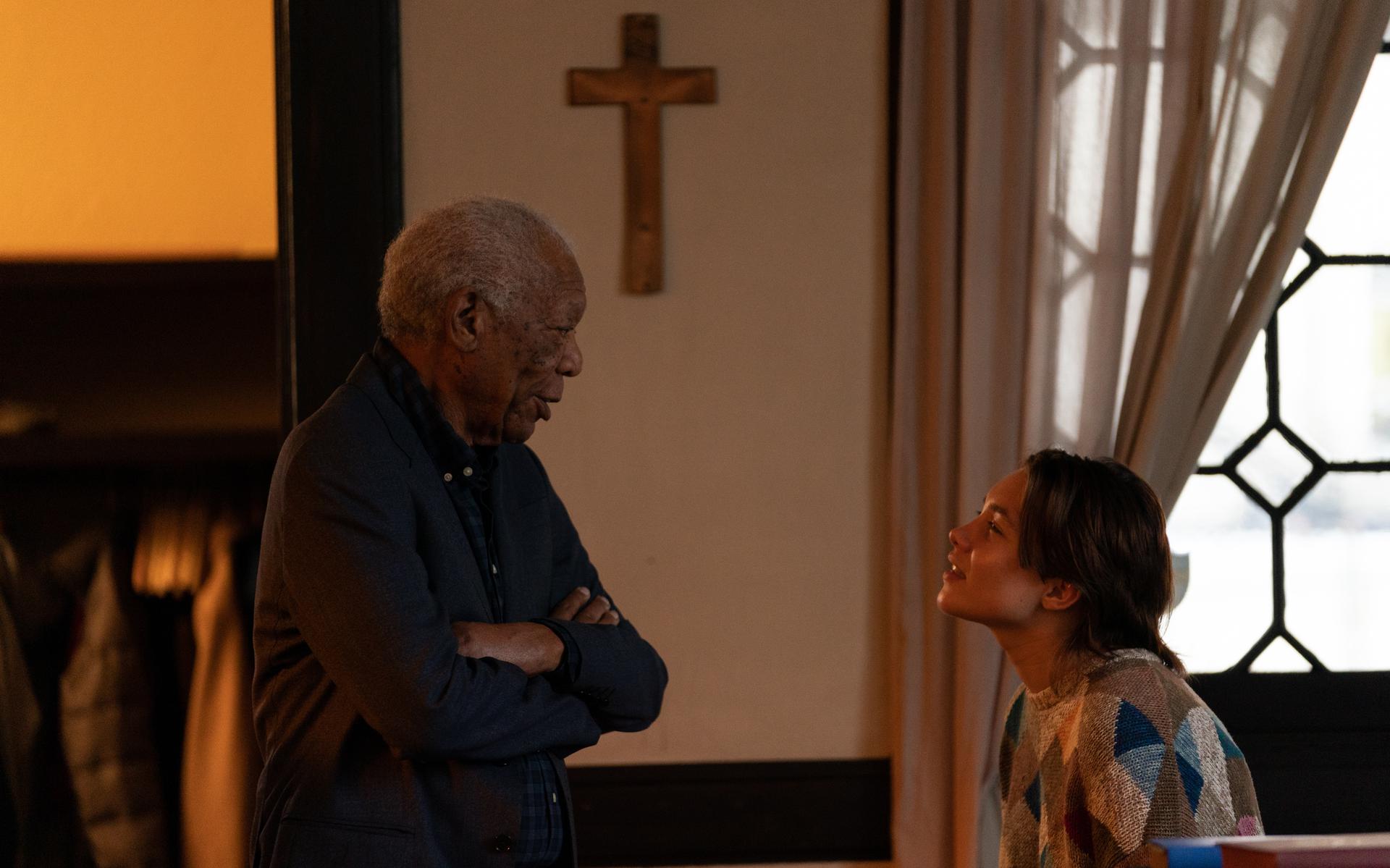 Morgan Freeman en Florence Pugh in 'A good person'.