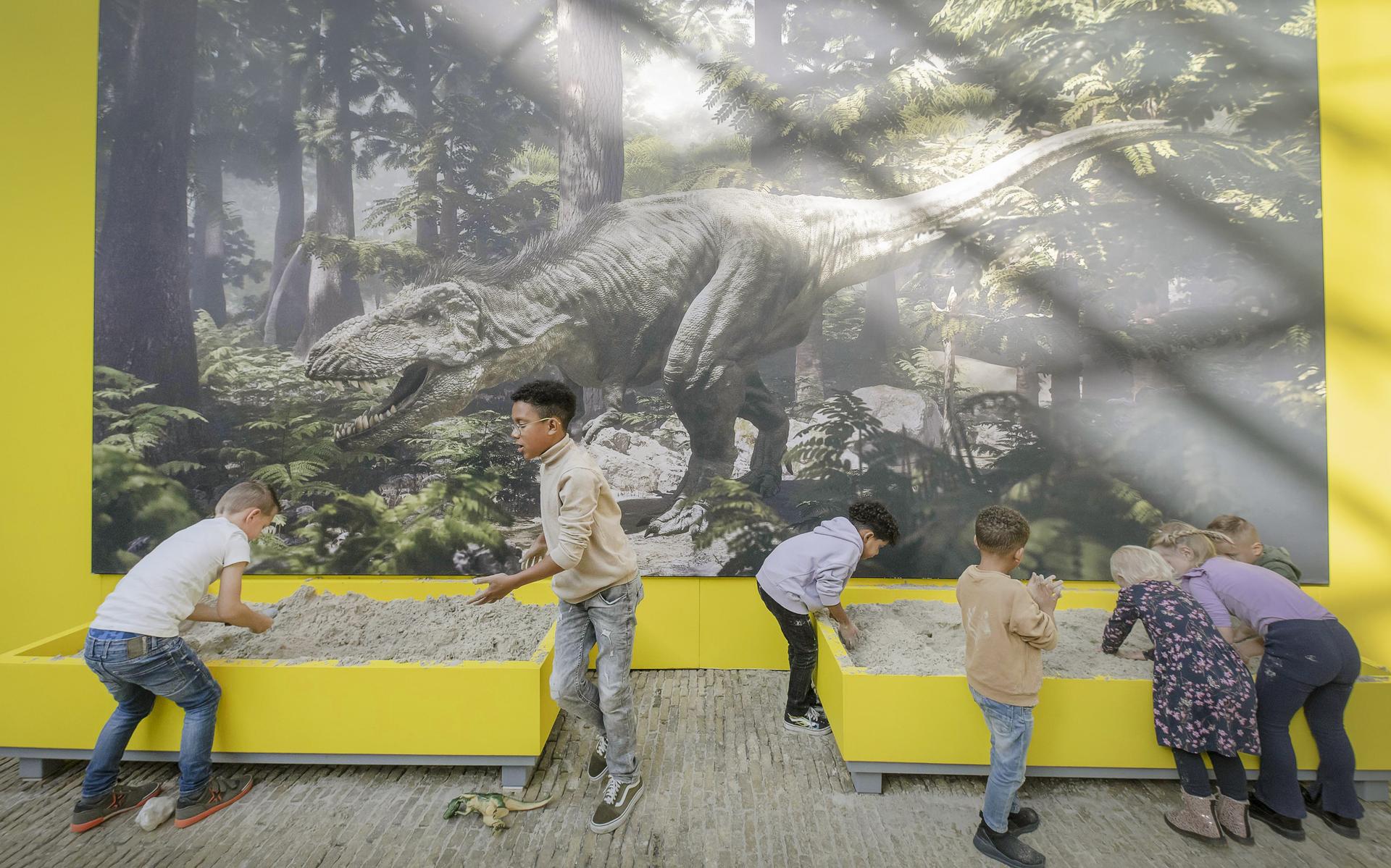 Gezellige drukte in het Natuurmuseum waar mensen op donderdag gratis naartoe kunnen.