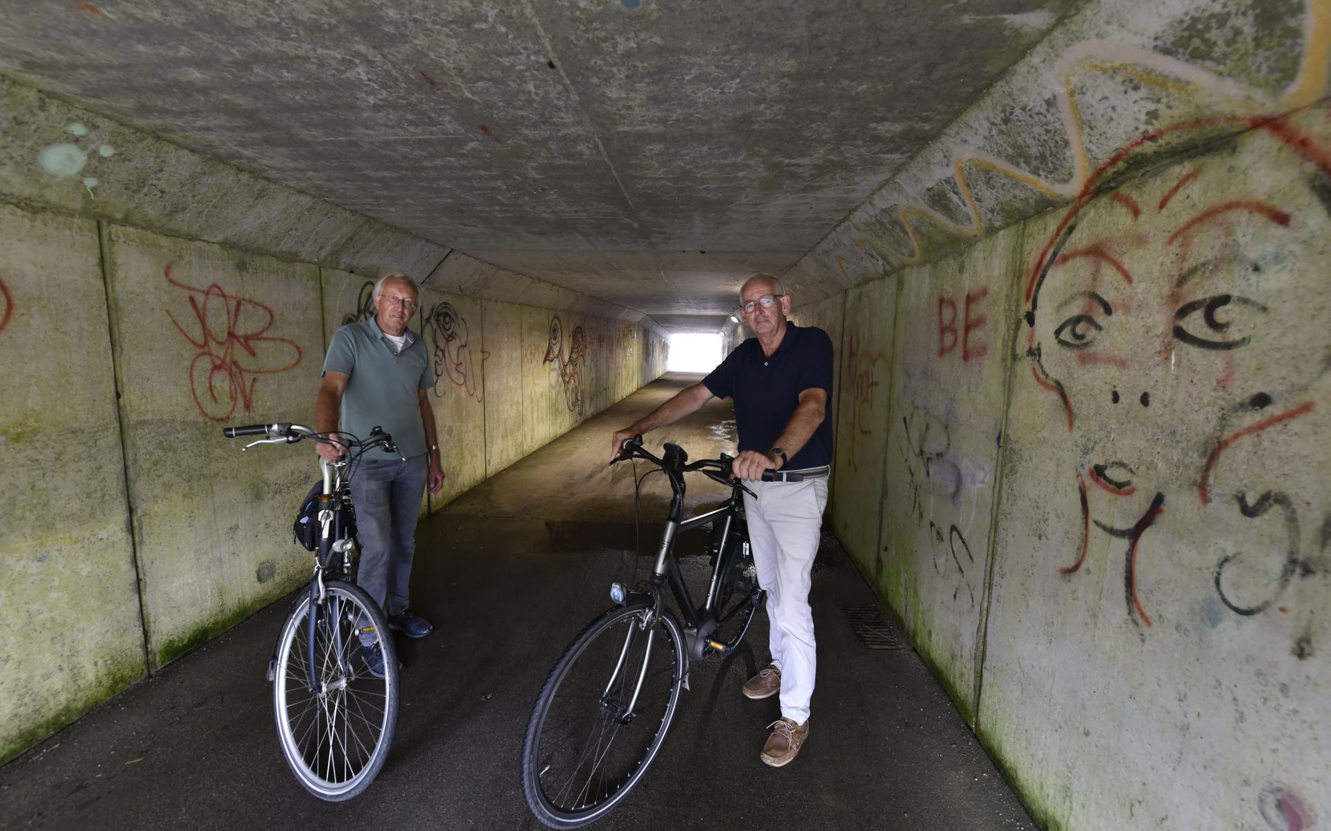 Vieze, onveilige fietstunnel tussen Dronryp en Skingen moet vrolijke dorpenpoort worden