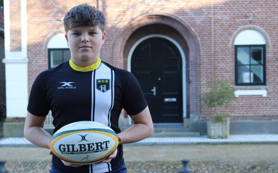 De jonge Noah van Gestel gaat een rugbyavontuur aan in Zuid-Afrika. 
