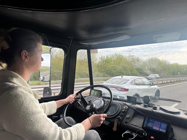 Anna haalde haar groot rijbewijs voor de roadtrip.