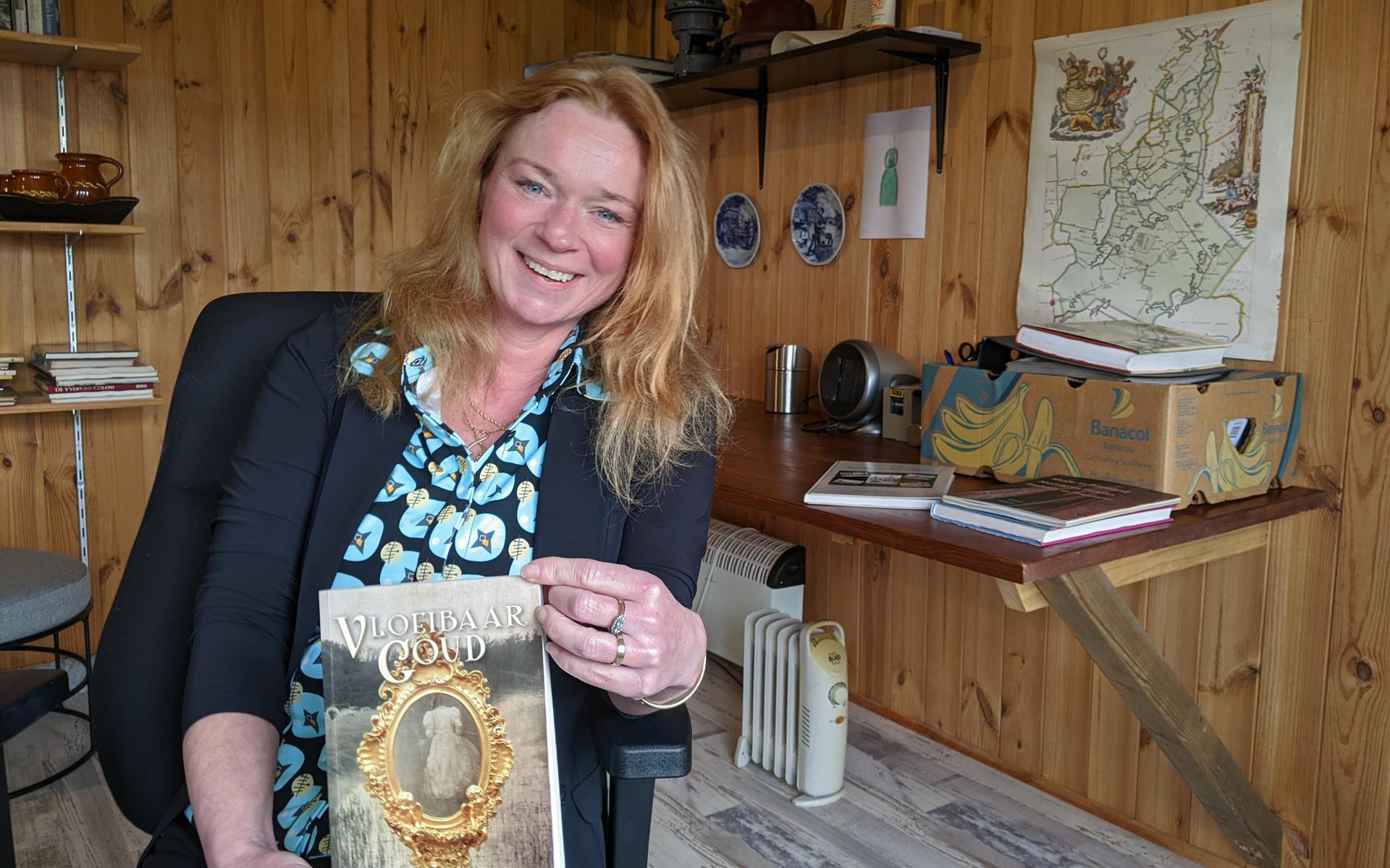 Dieuwke Anne Norbruis uit Rotsterhaule heeft het boek 'Vloeibaar Goud' geschreven. FOTO BRENDA VAN OLPHEN