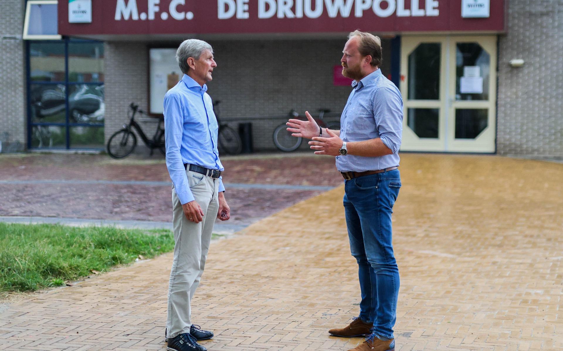 Dorpshuis Driuwpôlle in Woudsend wordt duurzamer. Meer zonnepanelen, isolatie van de gevel en overal