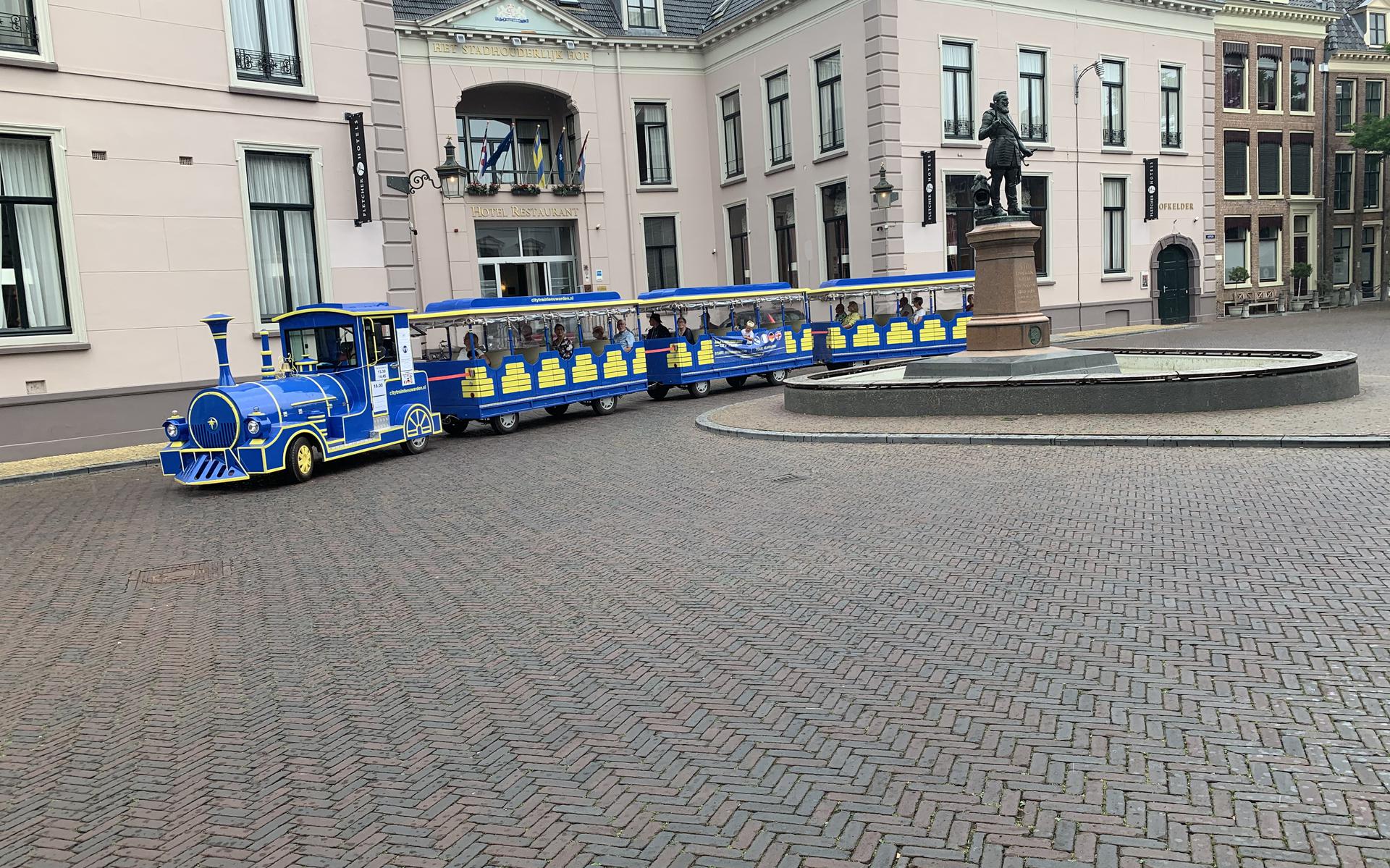 Toeristentreintje Leeuwarden benut alle banken weer: 'We gokken erop' - Leeuwarder Courant