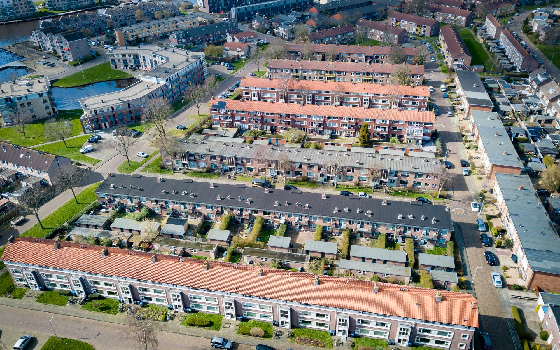 Woningcorporaties Elkien en Accolade gaan aan de slag met in totaal 455 huurwoningen op de wijk Het Eiland in Sneek. 