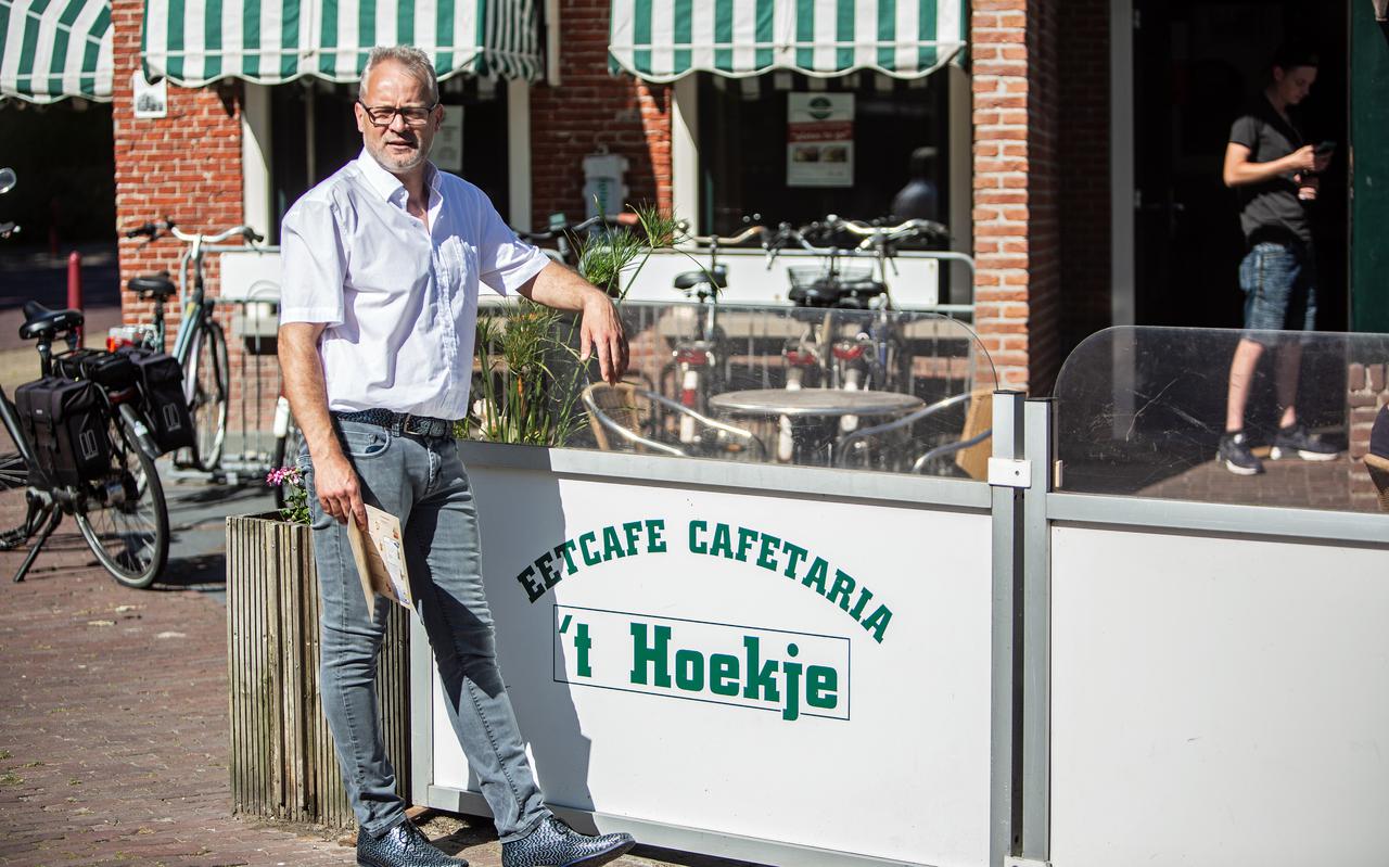 Uitbater Brant Jan Heidstra van het Ferwerter café it Hoekje. FOTO JAN SPOELSTRA