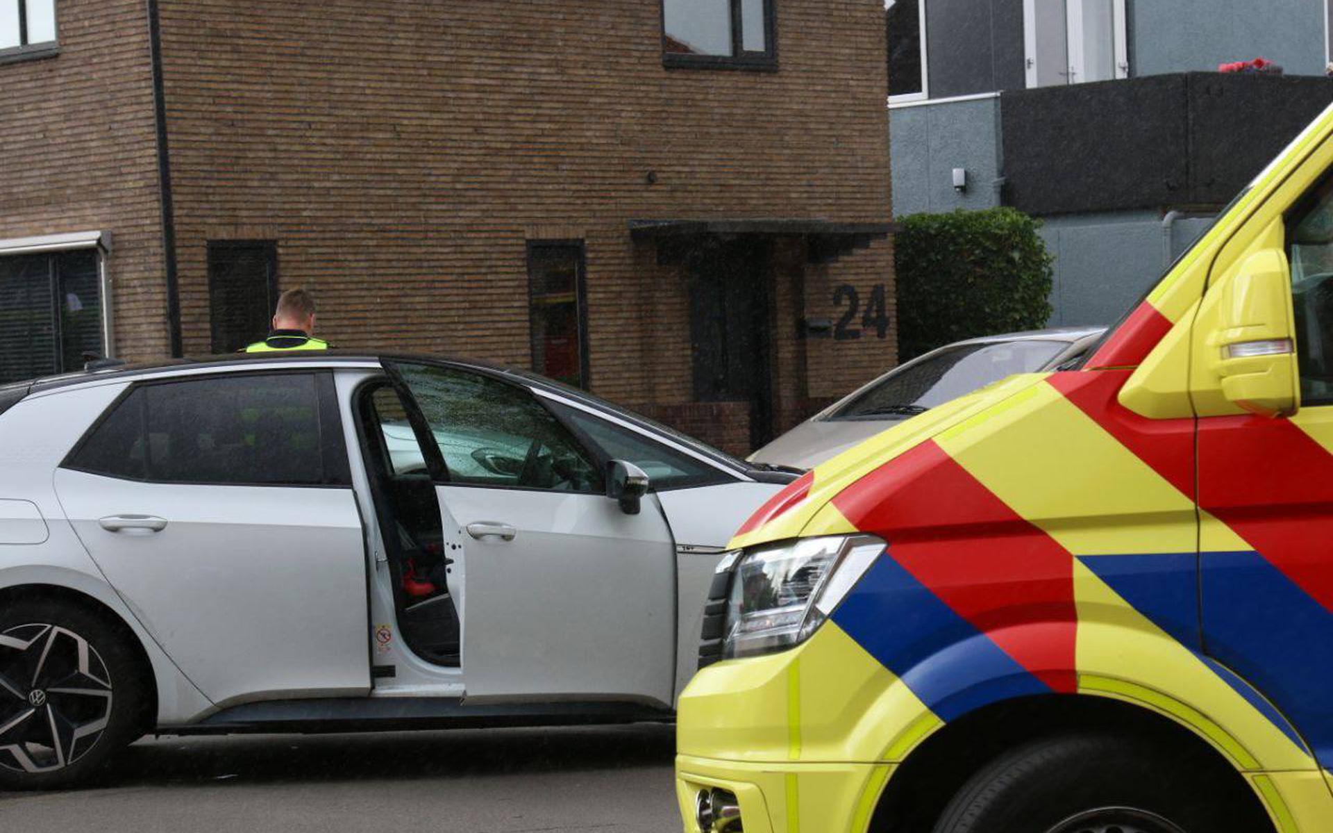 Op de Torenstraat in Drachten zijn donderdagochtend twee auto’s met elkaar in botsing gekomen.
