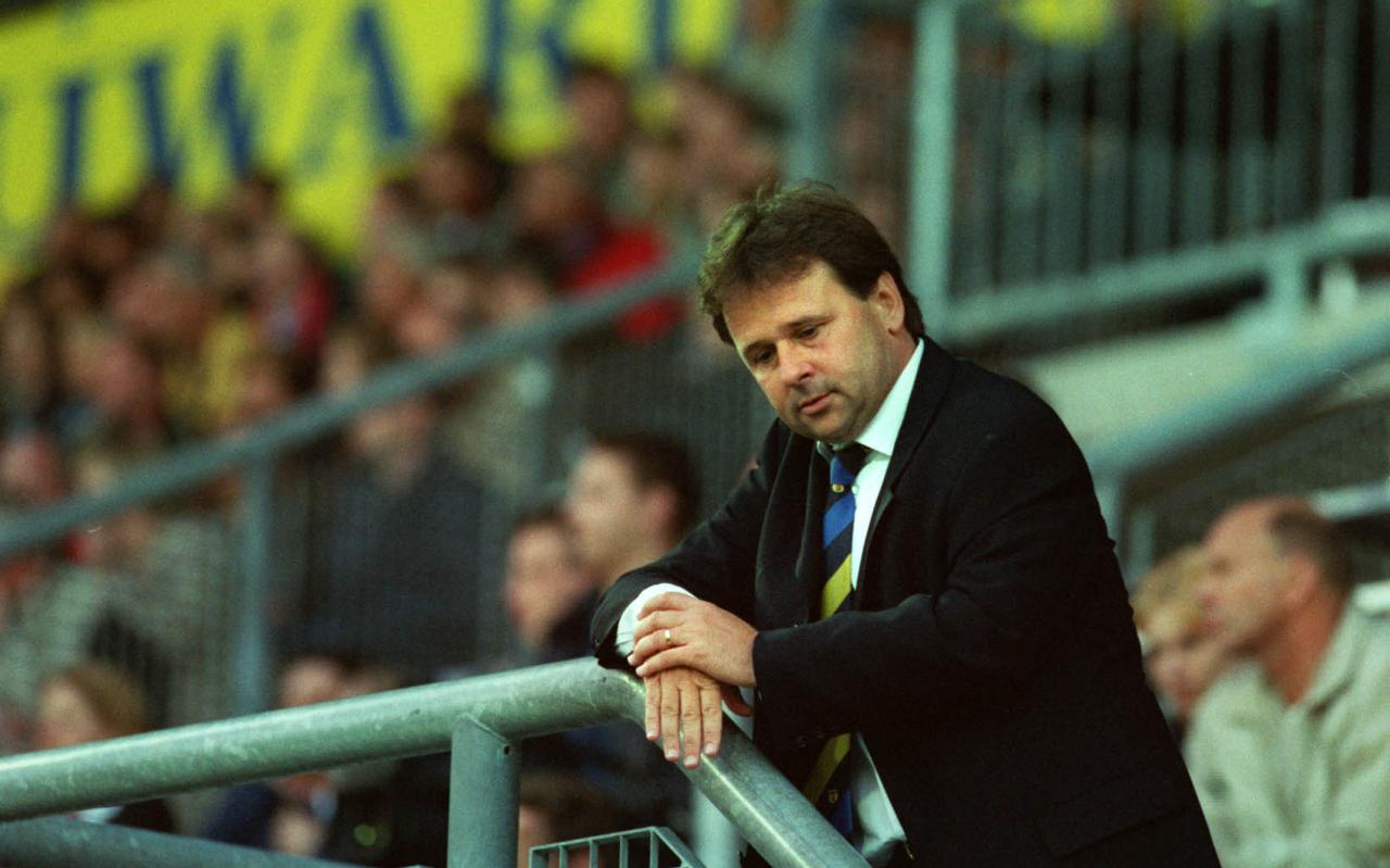 Gert Kruys maakte de degradatie van SC Cambuur in 2000 de tweede helft mee vanaf de tribune. De scheidsrechter had hem weggestuurd.