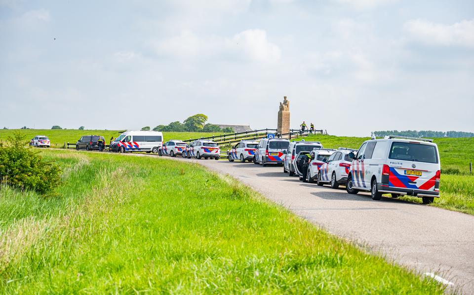 De politie zocht woensdagochtend lange tijd naar een vermiste man bij Dokkumer Nieuwe Zijlen.