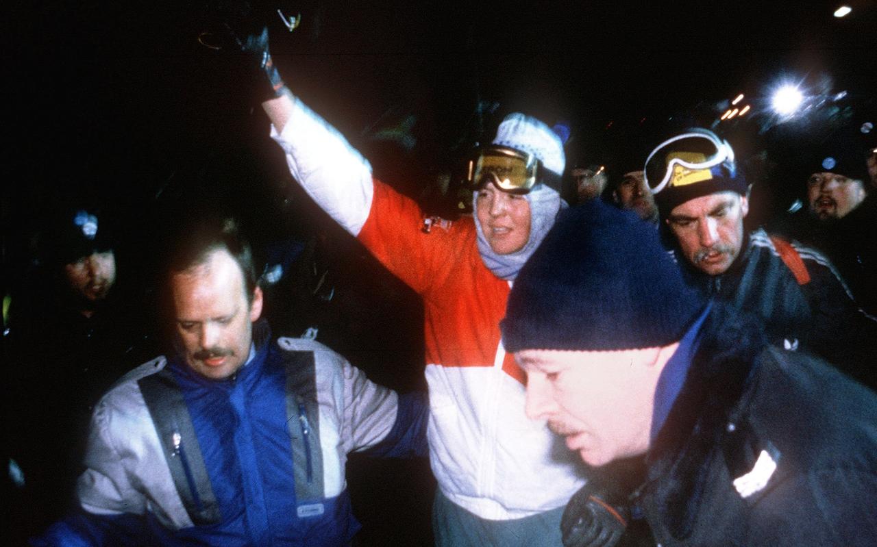 Op 26 februari 1986 rijdt prins Willem-Alexander de Elstedentocht uit, en arriveert in het donker op de Bonkevaart in Leeuwarden. Op 26 februari 1986 rijdt prins Willem-Alexander de Elstedentocht uit, en arriveert in het donker op de Bonkevaart in Leeuwarden.