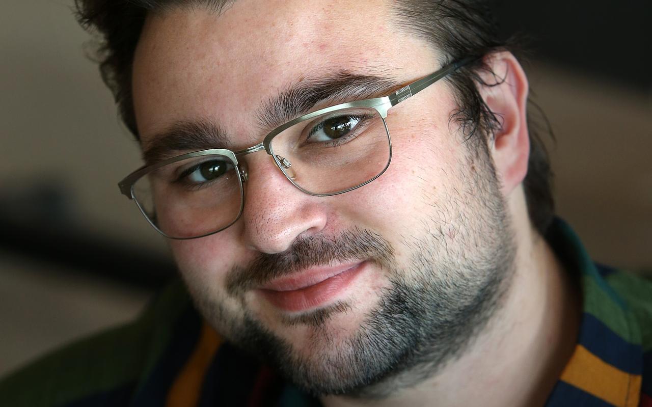 Tobias van den Houten uit Surhuisterveen speelt in Queer Stories. Zijn personage Tomas vertelt hoe bang hij soms is om homo te zijn. Tobias van den Houten uit Surhuisterveen speelt in Queer Stories. Zijn personage Tomas vertelt hoe bang hij soms is om homo te zijn.