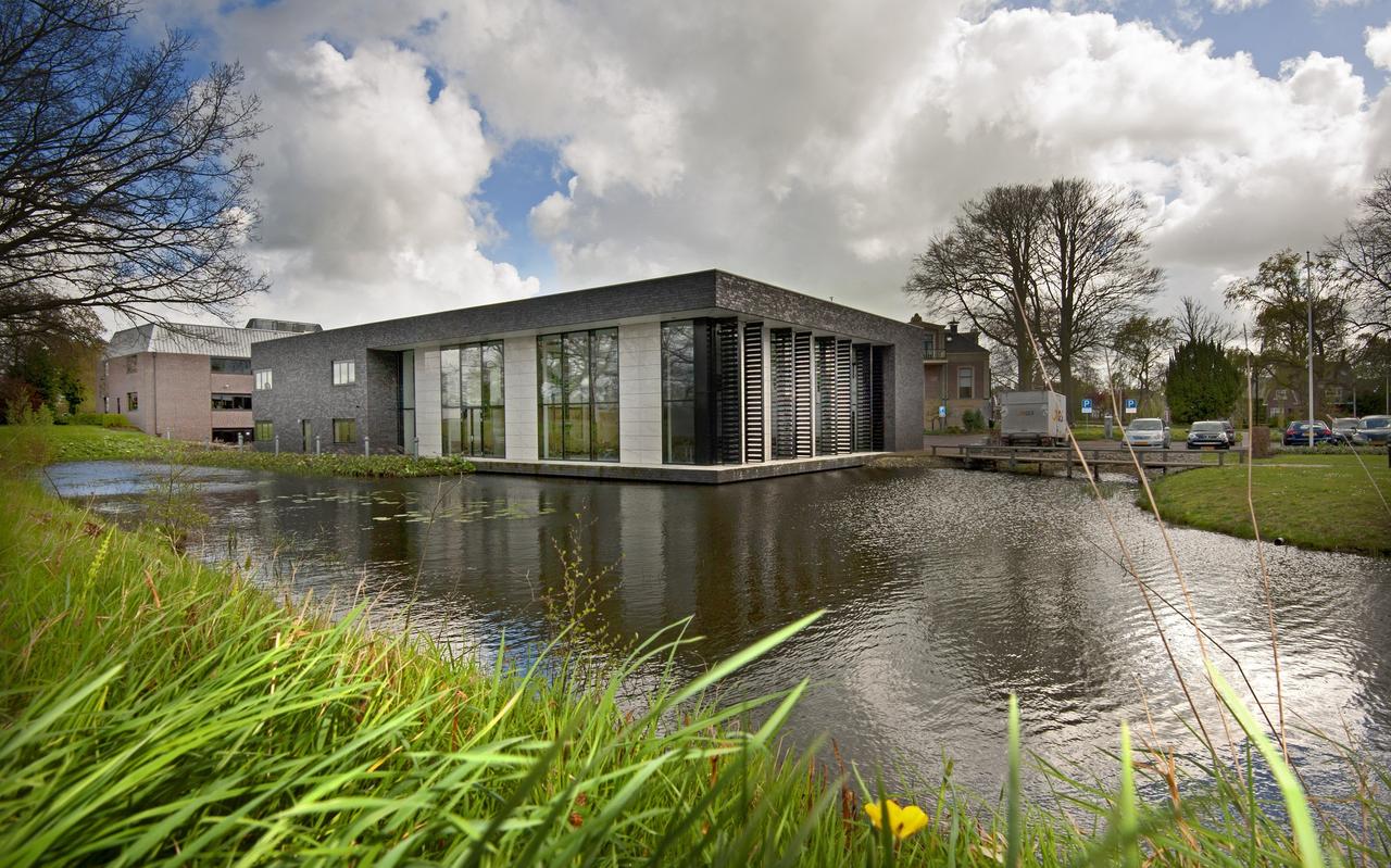 Het gemeentehuis van Achtkarspelen in Buitenpost. FOTO MARCEL VAN KAMMEN Het gemeentehuis van Achtkarspelen in Buitenpost. FOTO MARCEL VAN KAMMEN