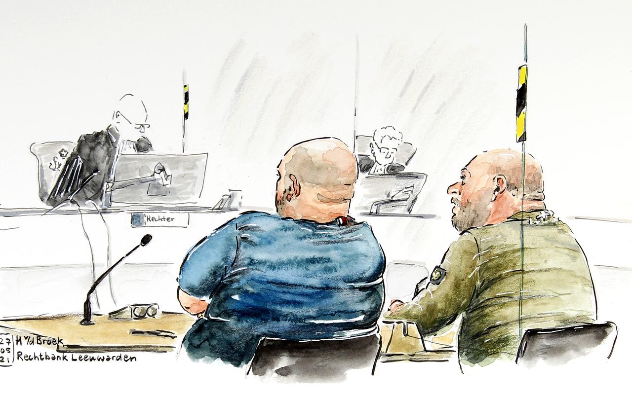 De hoofdverdachten tijdens een eerdere zitting. Illustratie Heleen van den Broek.