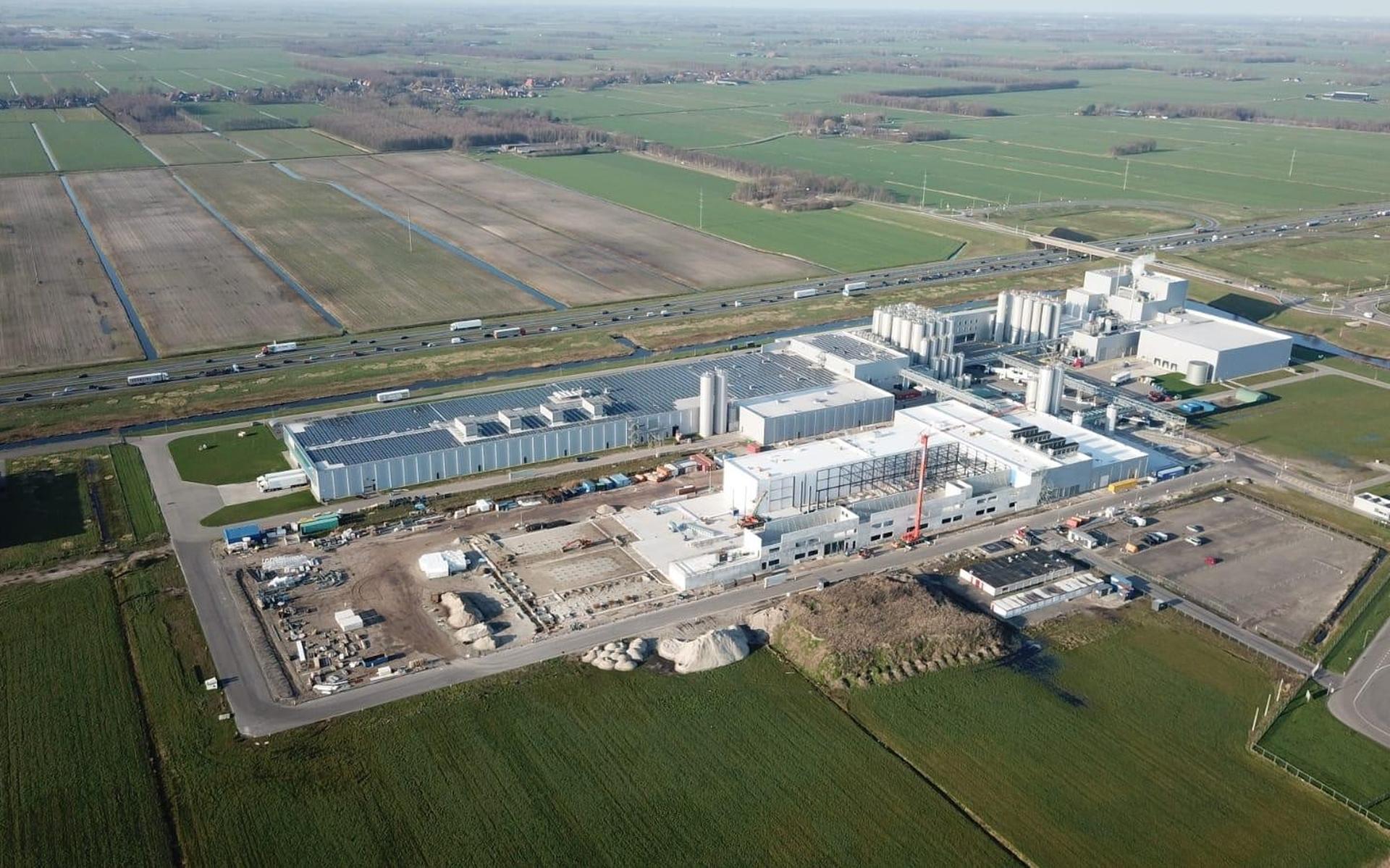 Het zuivelcomplex van A-ware langs de A7 bij Heerenveen.
