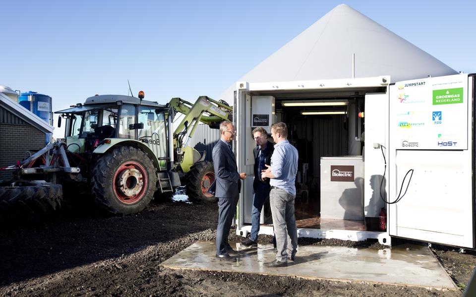 Toenmalig minister Henk Kamp opende in 2016 in Hinnaard de eerste mono-mestvergister. Door tegenvallers werd de activiteit in 2018 stopgezet. Door betere technologie trekt de belangstelling onder boeren nu weer aan.  