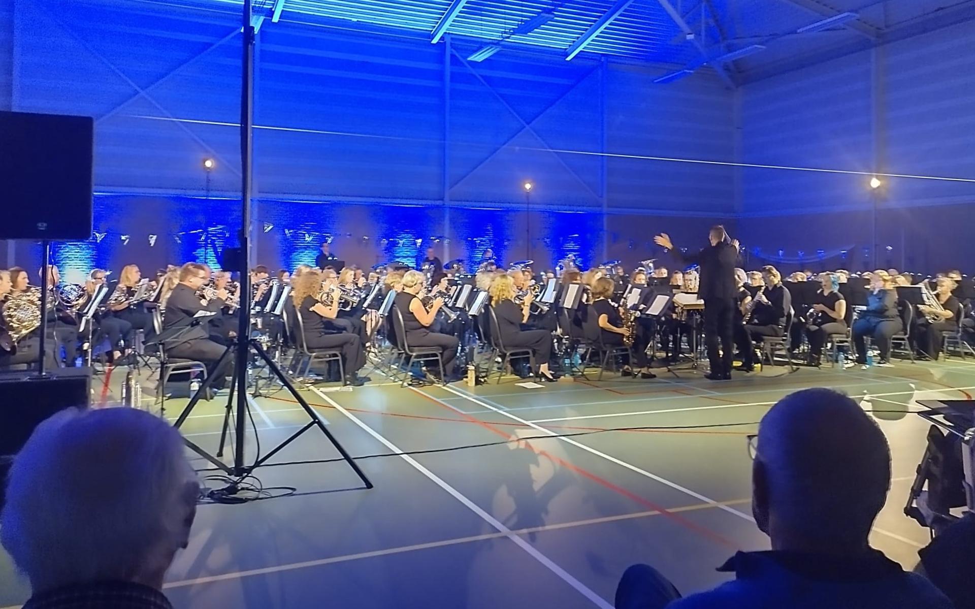 Uniek verjaardagscadeau voor dirigent in Ureterp: vijf korpsen doen mee