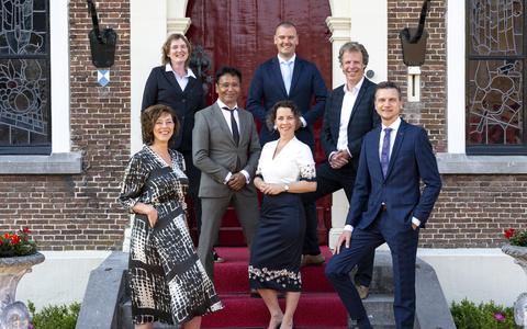 Het nieuwe college van burgemeester en wethouders van Heerenveen. Foto: gemeente Heerenveen 