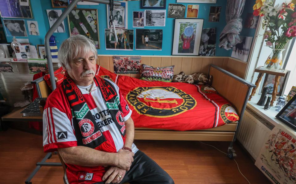 Durk ter Schuur (76) is een enorme fan van Feyenoord. 