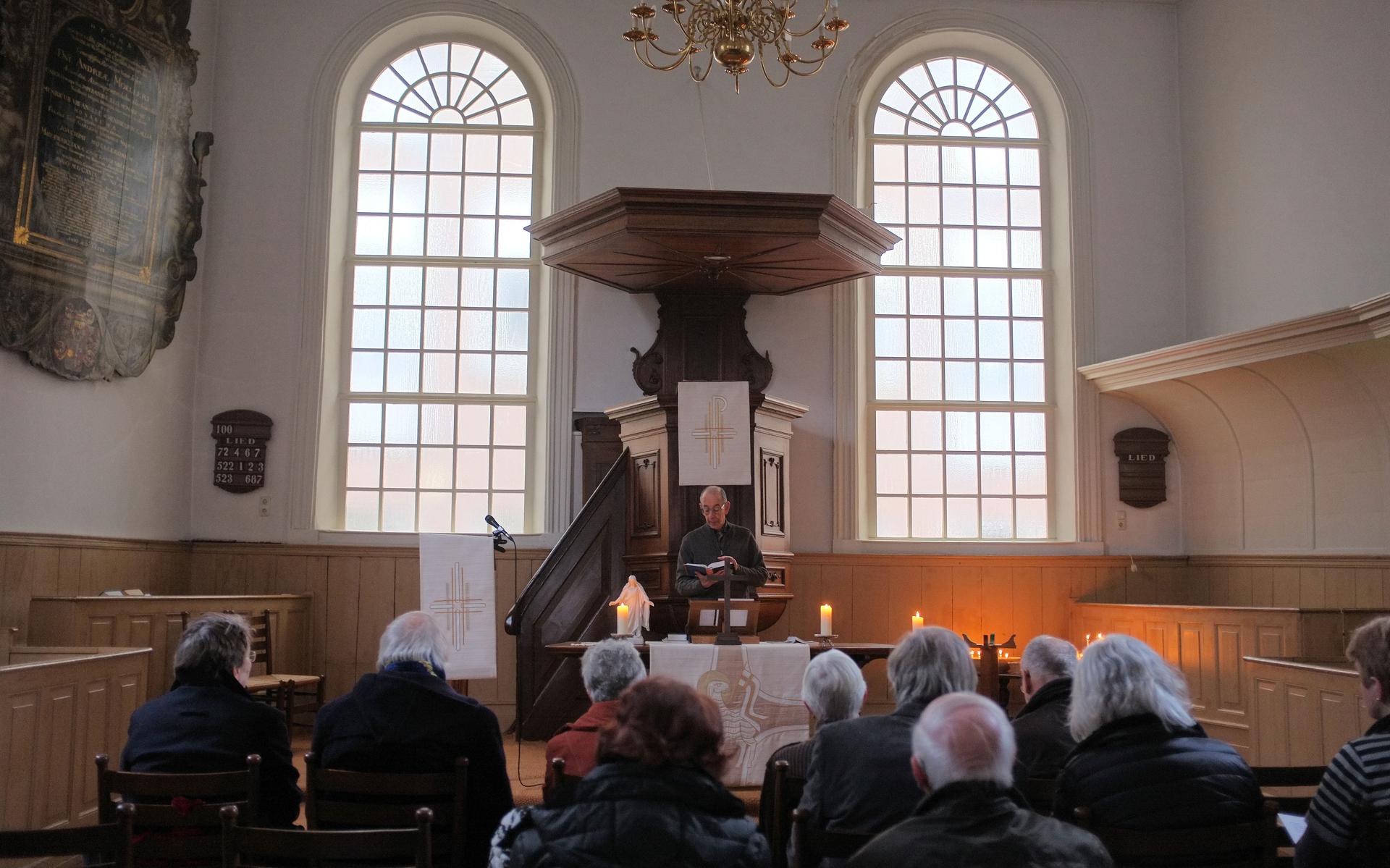 Een bijeenkomst in de Evangelisch-Lutherse Gemeente aan de Nieuwe Oosterstraat in Leeuwarden. 



