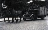 Veevervoer zonder benzine in de maanden na de inval, 1940. Foto archief LC