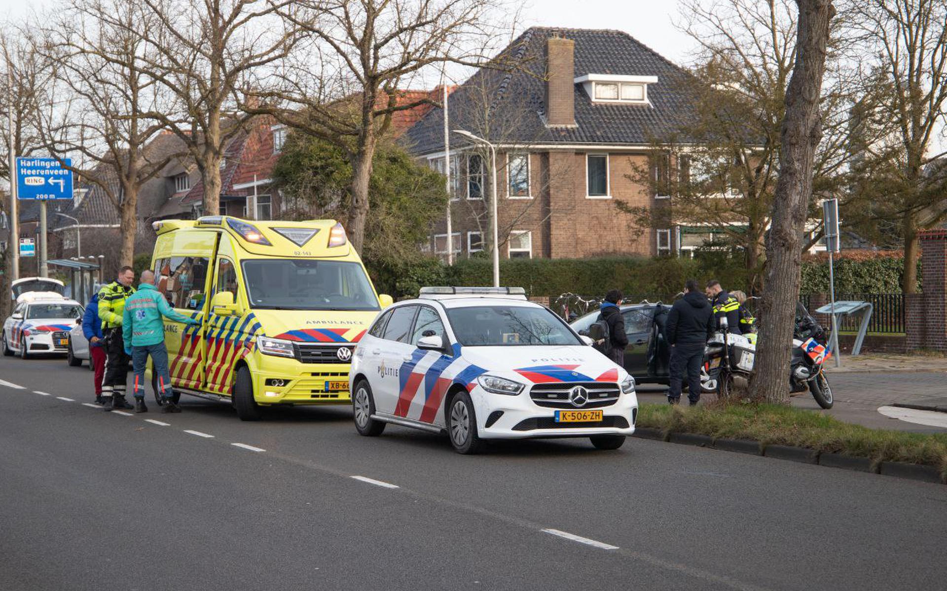 Scooterrijdster raakt gewond bij aanrijding op Mr. P.J. Troelstraweg in Leeuwarden.