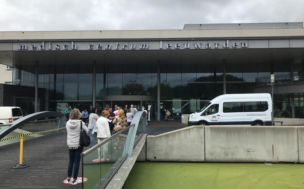 Hoofdingang van Medisch Centrum Leeuwarden. Hoofdingang van Medisch Centrum Leeuwarden.